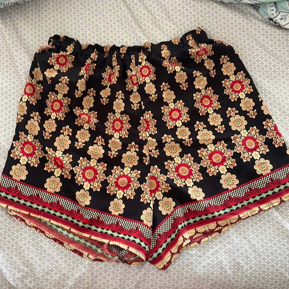 Curvy flowy boho shorts